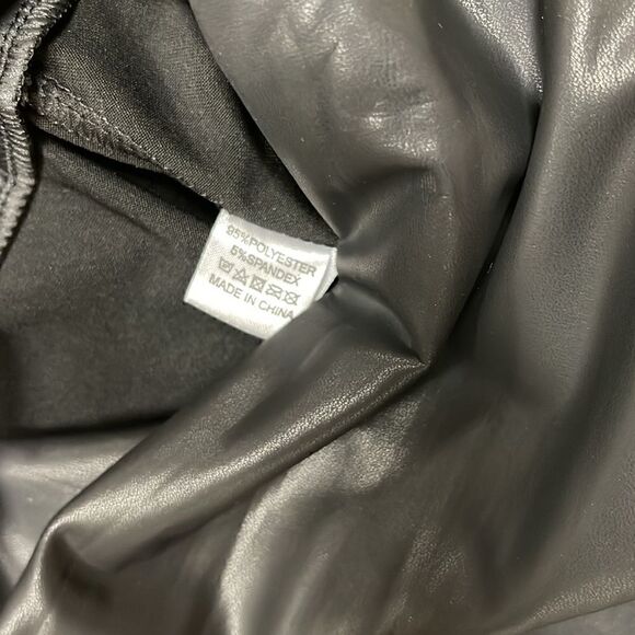Faux leather leggings, XS Black - Picture 6 of 6